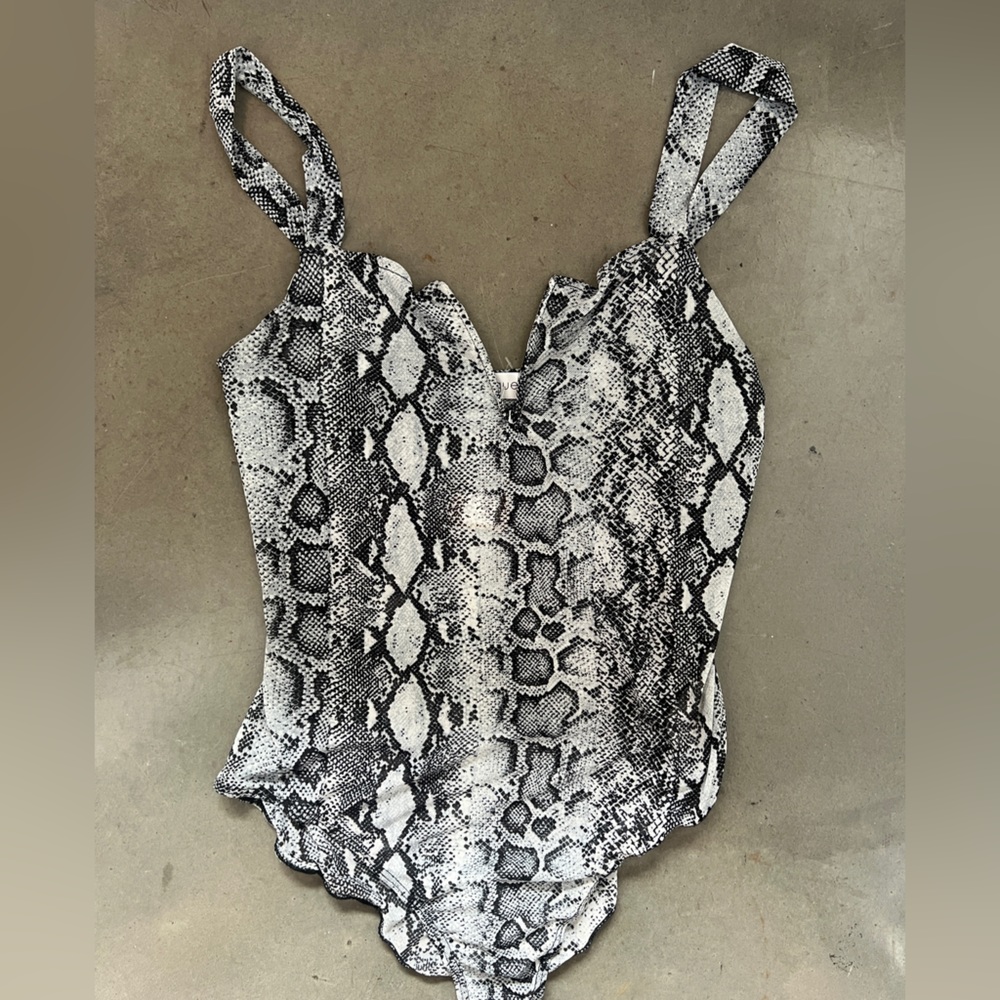 Vestique bodysuit NWT snakeskin